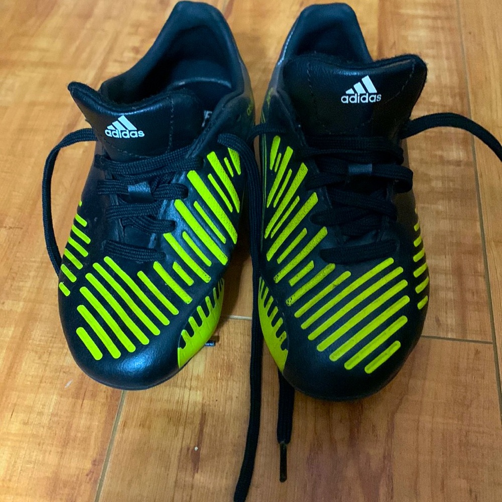 Adidas, Absolado Predator youth cleats